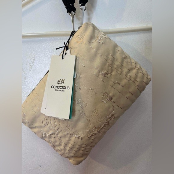 NWT H&M consciousous exclusive, quilted handbag - Picture 2 of 5